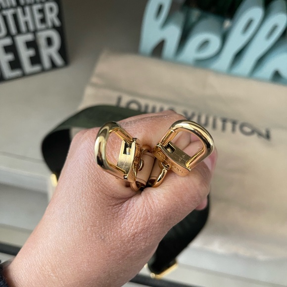 Louis Vuitton - Picture 6 of 11